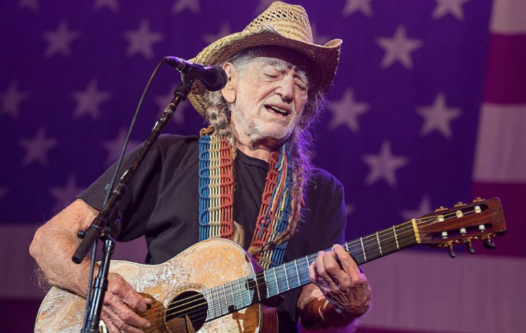 Willie Nelson Abruptly Leaves The Stage During Charlotte Nc Show 